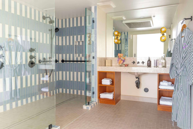Bathroom 5, Wayfinder Waikiki, Honolulu