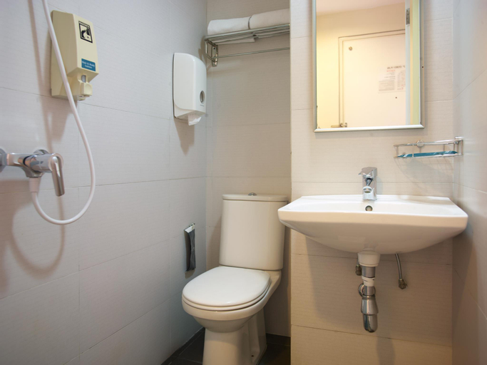 Bathroom 15