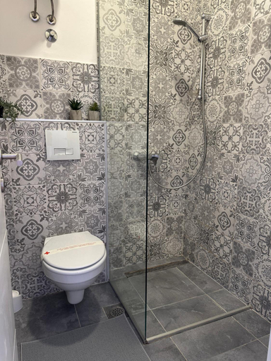 Bathroom 2, Nice 5 Apartments, Sarajevo
