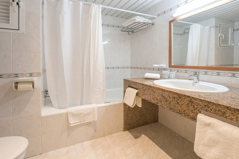 Bathroom 3, Aparthotel Vibra Jabeque Soul, Baleares