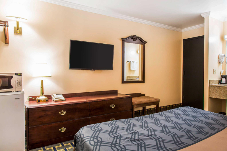 Bedroom 12