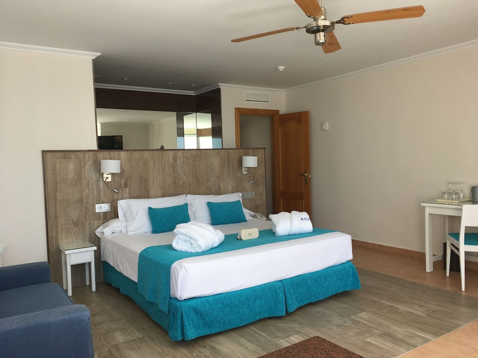 Bedroom 2, Playasol Aquapark & Spa Hotel, Almería