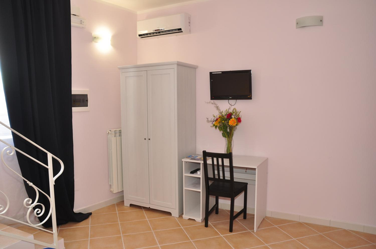 Others 2, B&B Marebello, Lecce