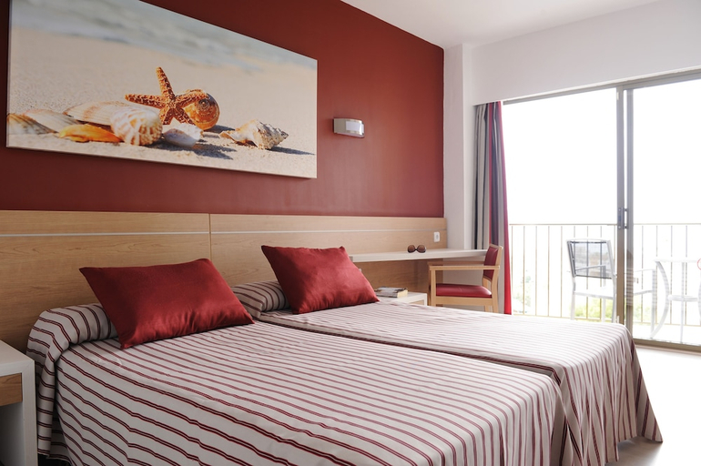 Bedroom 3, Hotel Aubamar Bali, Baleares