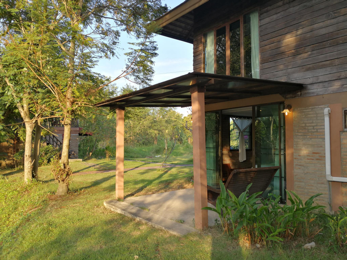 Exterior 5