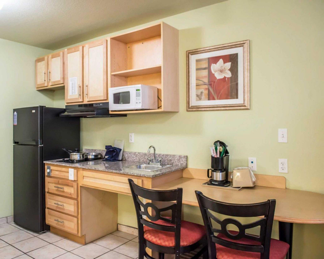 Dining Room 25