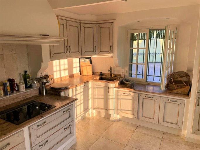 Private kitchen 5, Charming Holiday Home in Mougins With Pool, Alpes-Maritimes