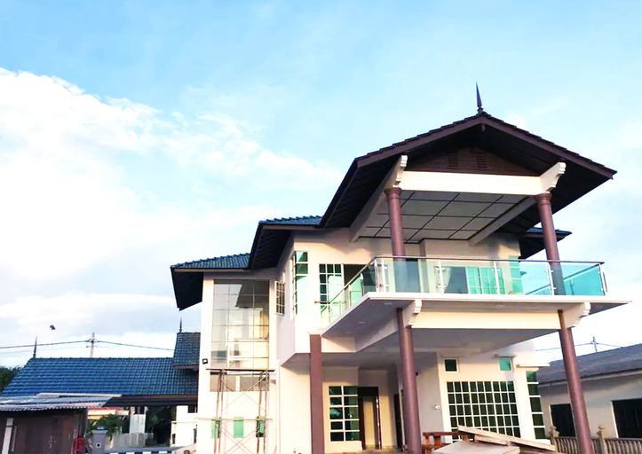Exterior & Views