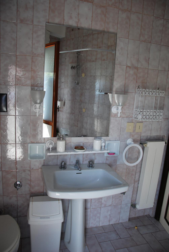 Bathroom 2, Villa Ada, Chieti
