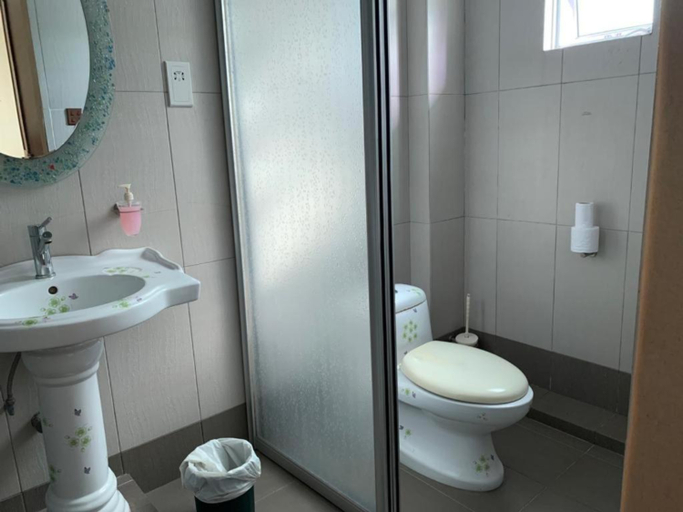Bathroom 4, MCITI Suites, Miri