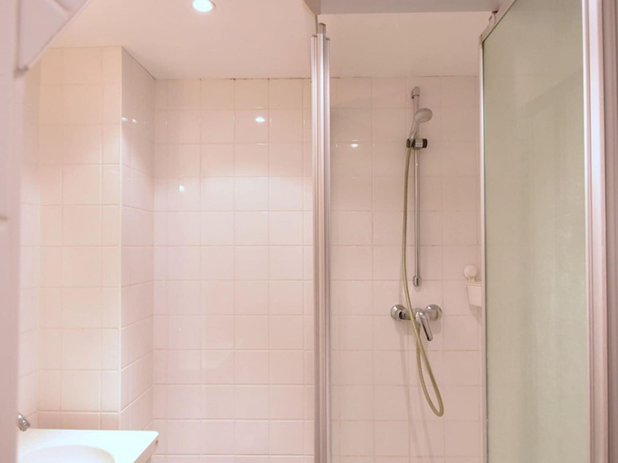 Bathroom 5, Home in Belle Epoque De Haan, West-Vlaanderen