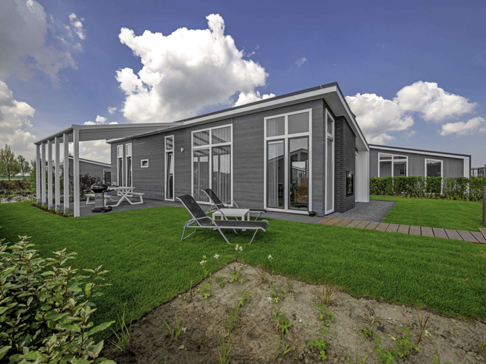 Exterior & Views 2, Detached House on Lake in Zeeland Holiday Park, Kapelle