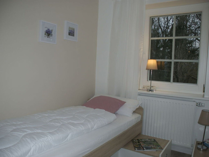 Bedroom 2, Apartment at the Eichenpark, Harburg