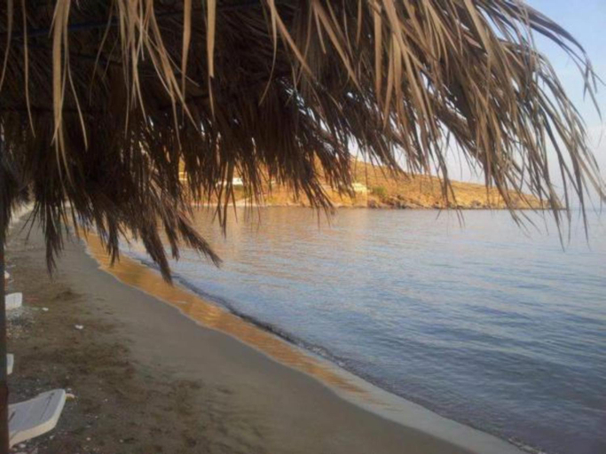 Others 4, Classic seaside apartment in Tinos, South Aegean