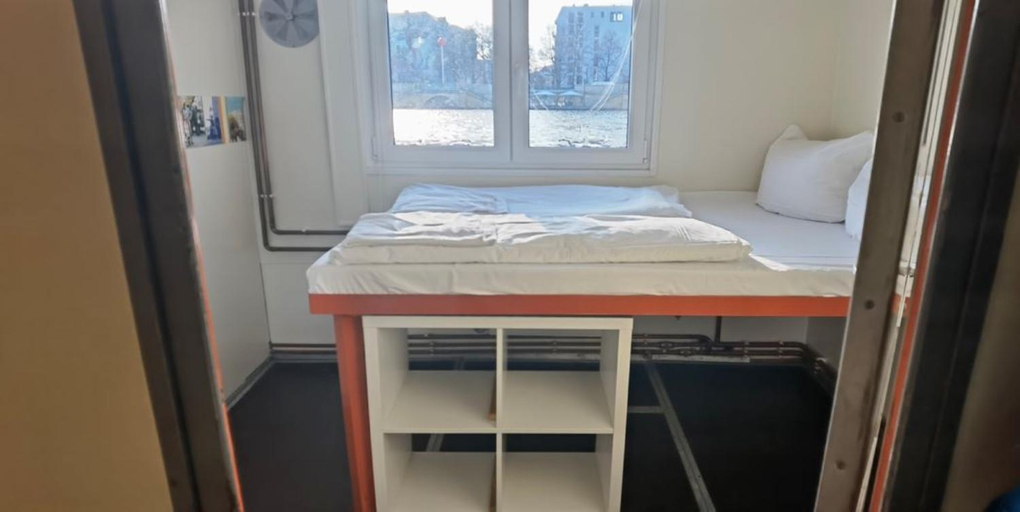 Bedroom 3, Eastern & Western Comfort Hostelboat, Berlin