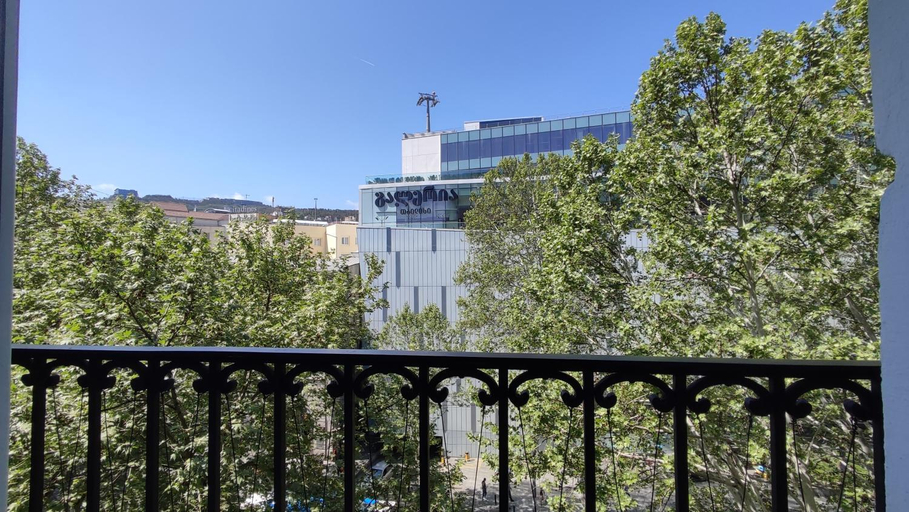 3, Piano Foyer Apartments at City Center, Tbilisi