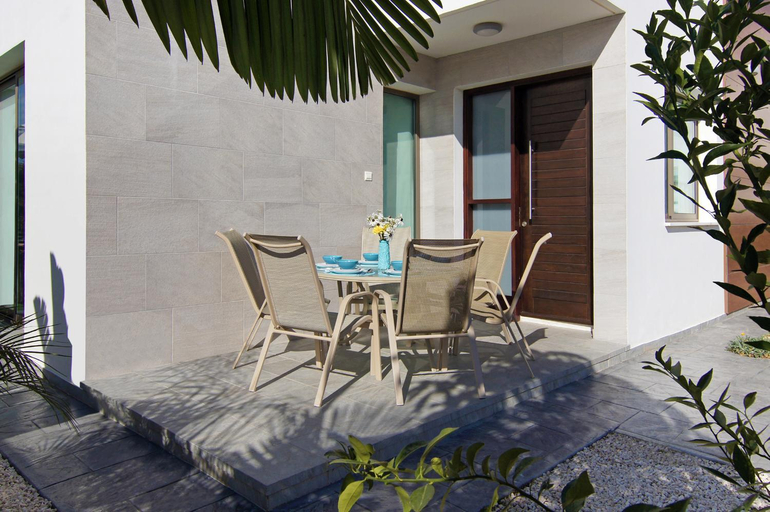 Others 5, Villa Serena