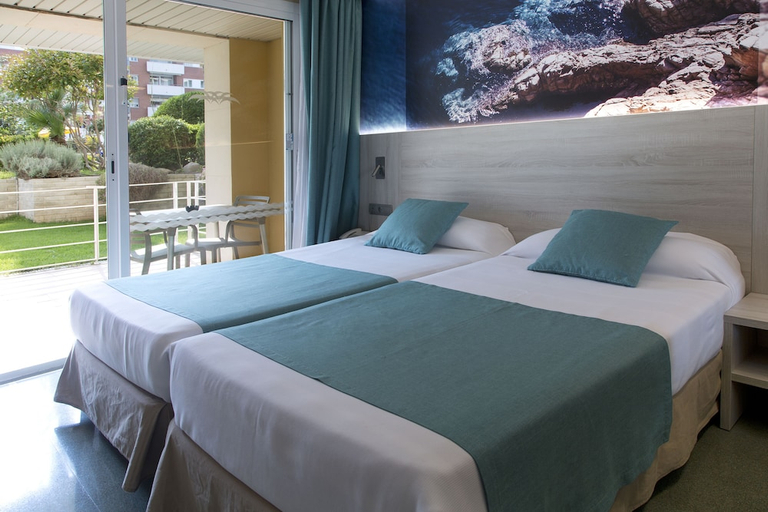 Bedroom 3, GHT Oasis Park & Spa, Girona