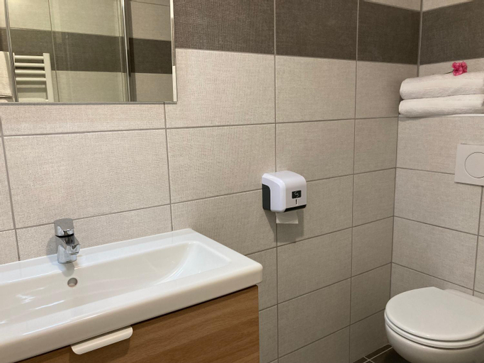 Bathroom 7