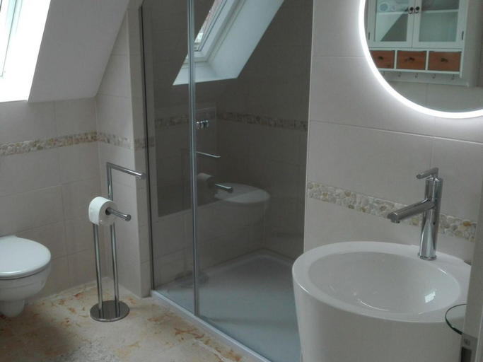 Bathroom 3, Aquarius on the Swimming Lake, Aurich