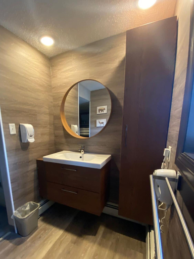 Bathroom 2, Banff International Hostel, Division No. 15