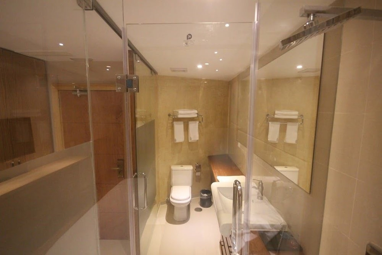 Bathroom 4, Hotel Menoir Dorsett, Madrid