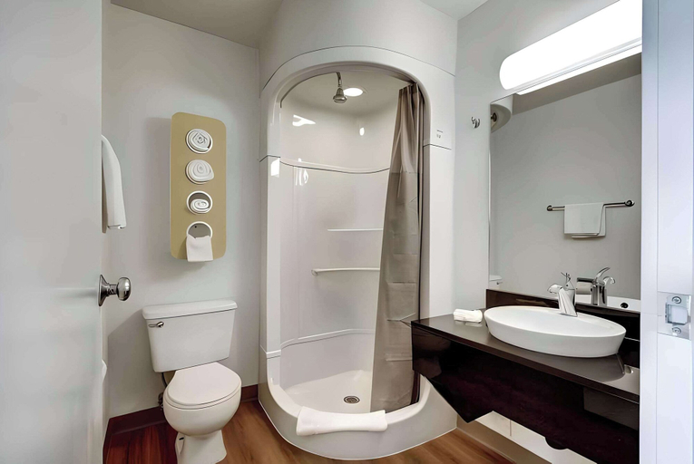 Bathroom 5, Econo Lodge Midvale, Salt Lake