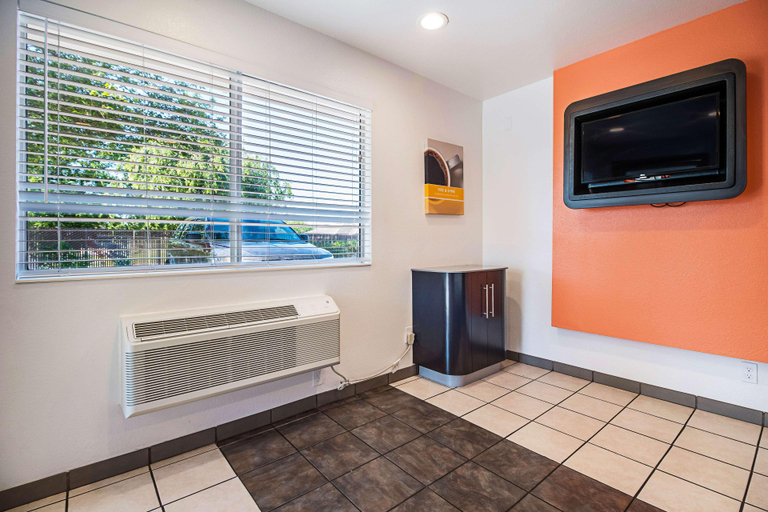Public Area 2, Motel 6 Corpus Christi Northwest, Nueces
