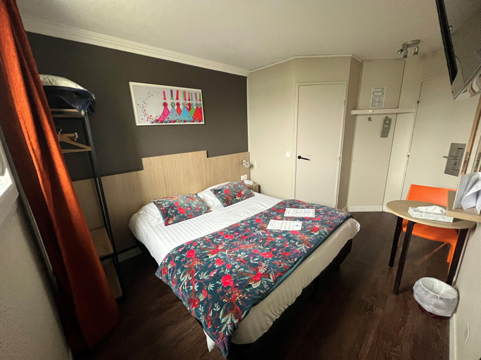 Bedroom 2, Brit Hotel Le Kerodet, Finistère