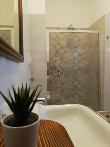 Bathroom 4, Palazzo Lauritano, Napoli