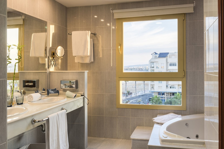 Bathroom 3, Hotel Melilla Puerto, Affiliated by Melia, Melilla
