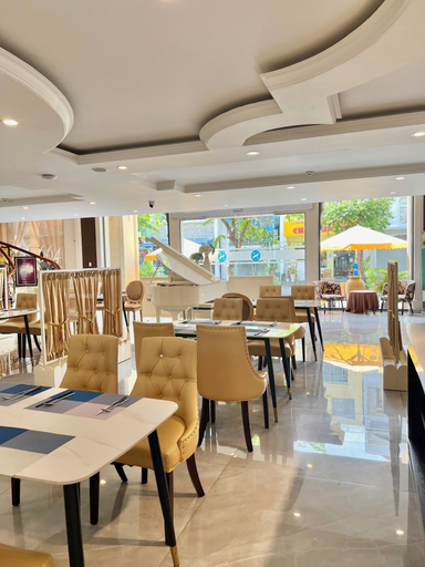 Food & Drinks 5, Sabina Hotel 2, District 7