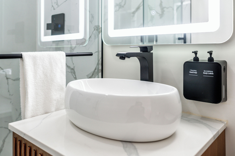 Bathroom 4, LYFE INN & SUITES by AGA - Beverly Hills/West Hollywood, Los Angeles
