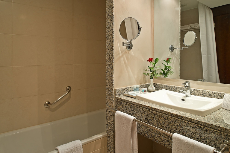 Bathroom, Hipotels Mediterraneo Hotel - Adults Only, Baleares