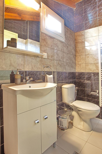 Bathroom 3, Darmani Spyros Apartments, Ionian Islands