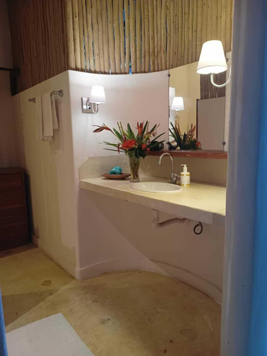 Bathroom 2, Monkey Casa Hotel, Porto Seguro