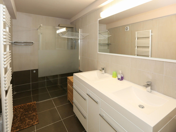 Bathroom 4, Spacious Coastal Retreat, West-Vlaanderen