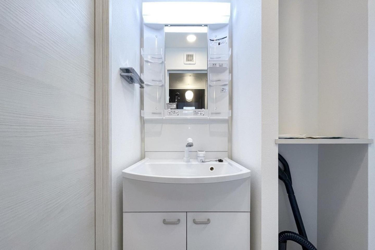 Bathroom 3, TASUKI smart Higashishinjuku, Shinjuku
