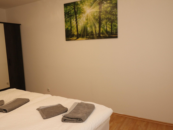 Room 5, Stylish Apartment With Terrace, Essen
