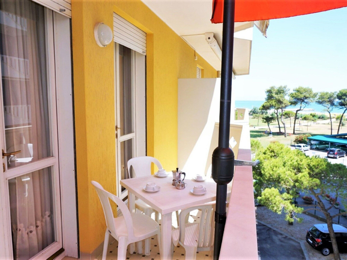 Dining, Apartment in Caorle Near Beach & Pool, Venezia