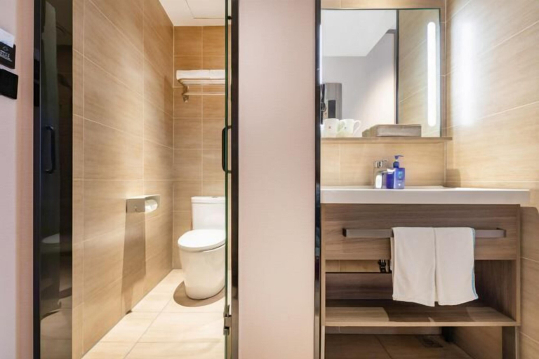 Bathroom 3, HanTing Hotel (Chongqing Jiazhou Huahuiyuan Subway Station), Chongqing