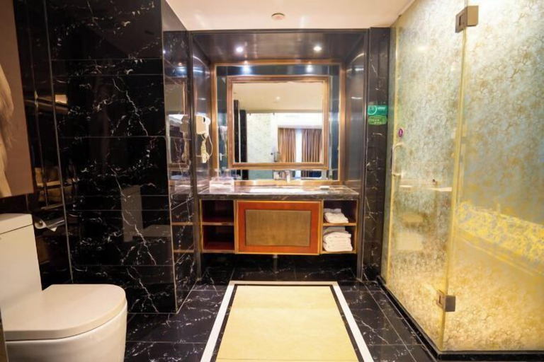 Bathroom 4, Heng Rong Hotel, Fangchenggang