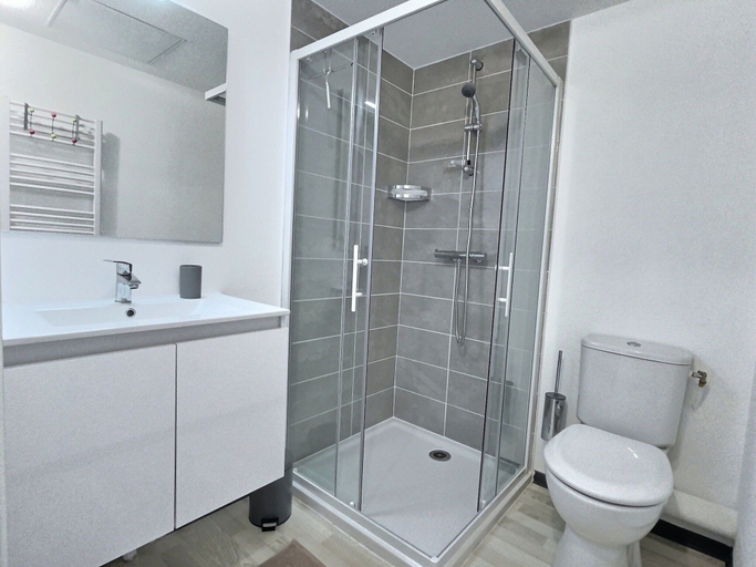 Bathroom 4, Luxurious Maisonette With Washing Machine Near Valras-plage, Hérault