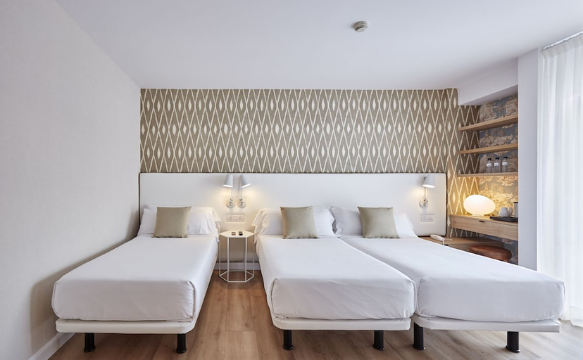 Bedroom 3, Hotel Anabel Lloret de Mar, Girona