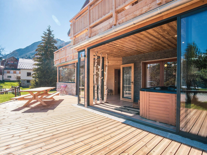 Others 2, Chalet in Les Deux Alpes Near Ski Lift, Isère
