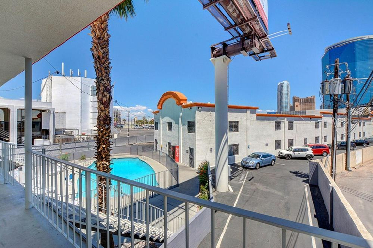 Exterior & Views 27