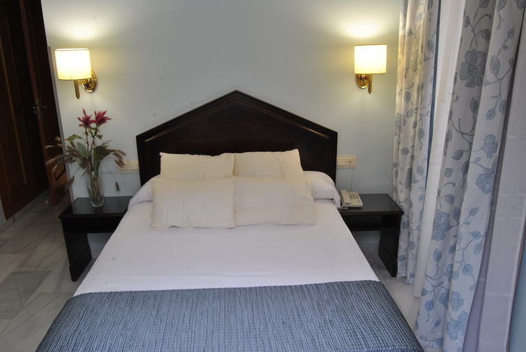Bedroom 3, Hotel Porcel Navas, Granada