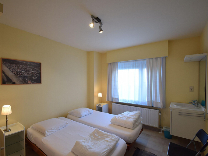 Bedroom 4, Apartment in De Haan Near the Beach, West-Vlaanderen