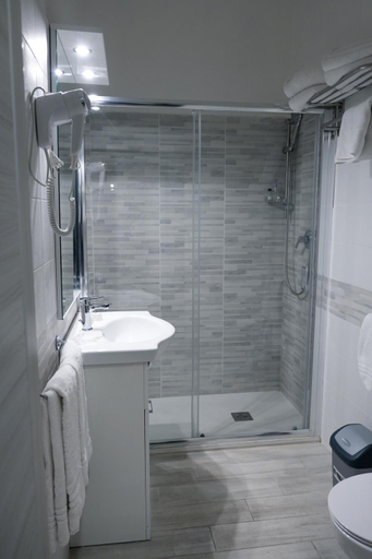 Bathroom 4, Hotel d'Este, Roma