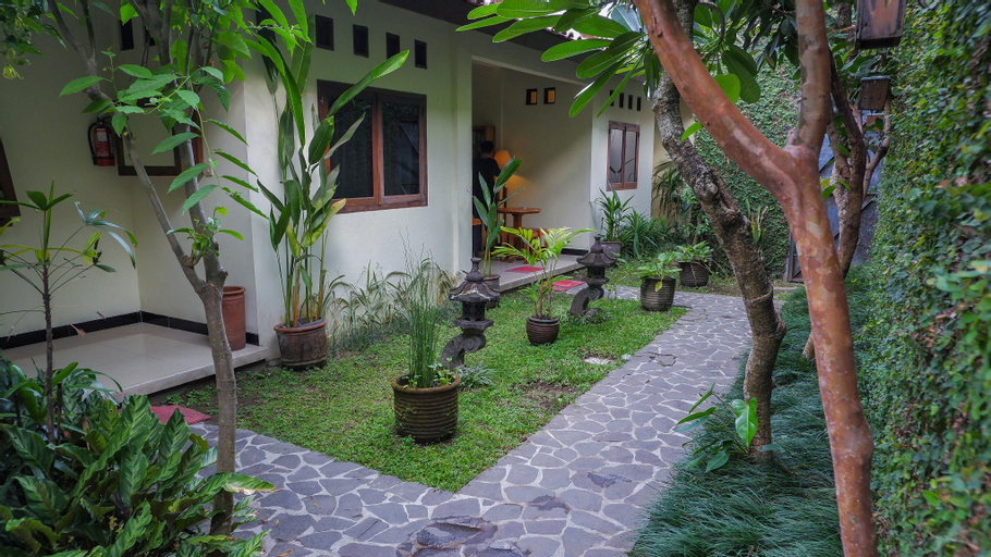 Exterior 1